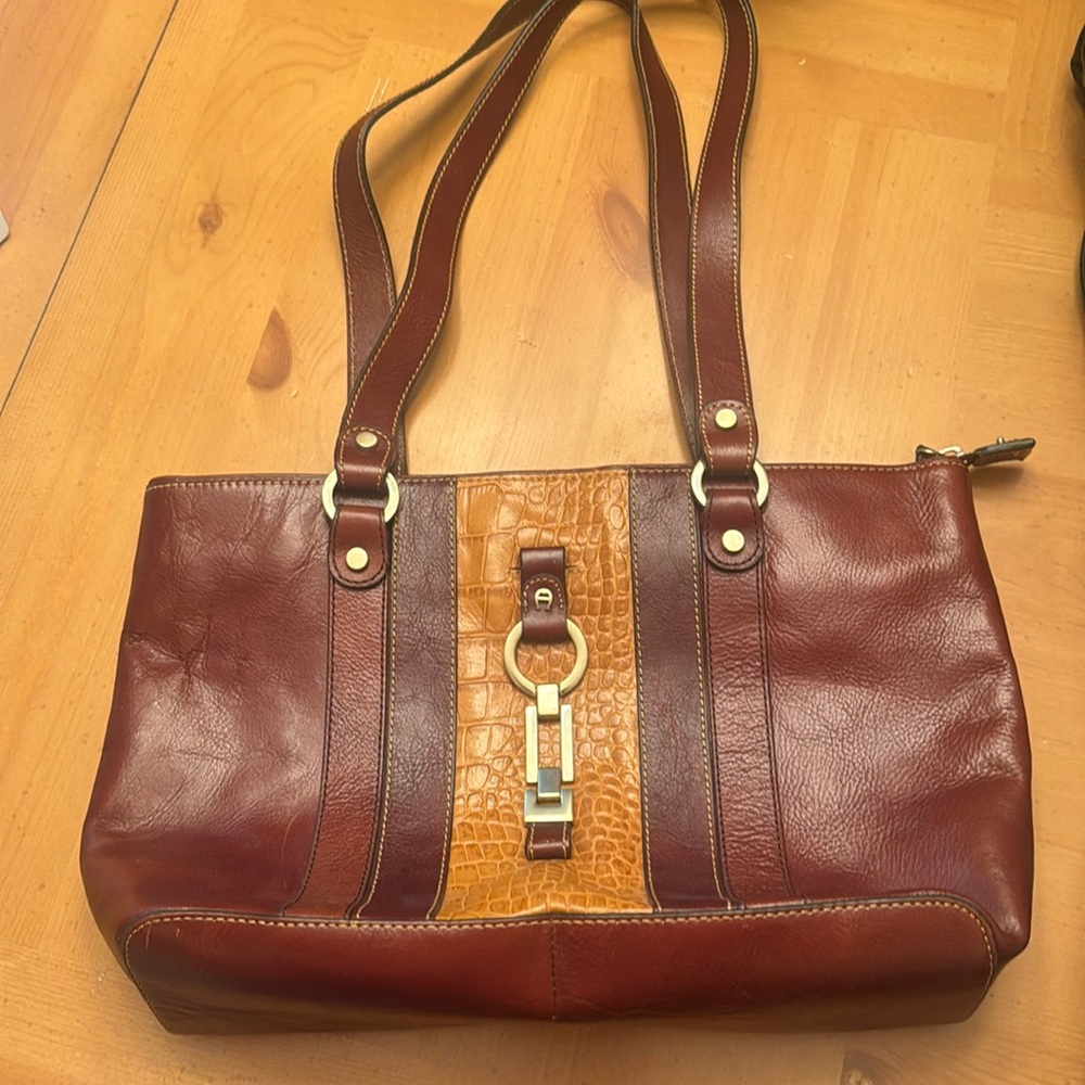 Etienne Aigner Beautiful cognac leather sophisticated orange crock embellishment